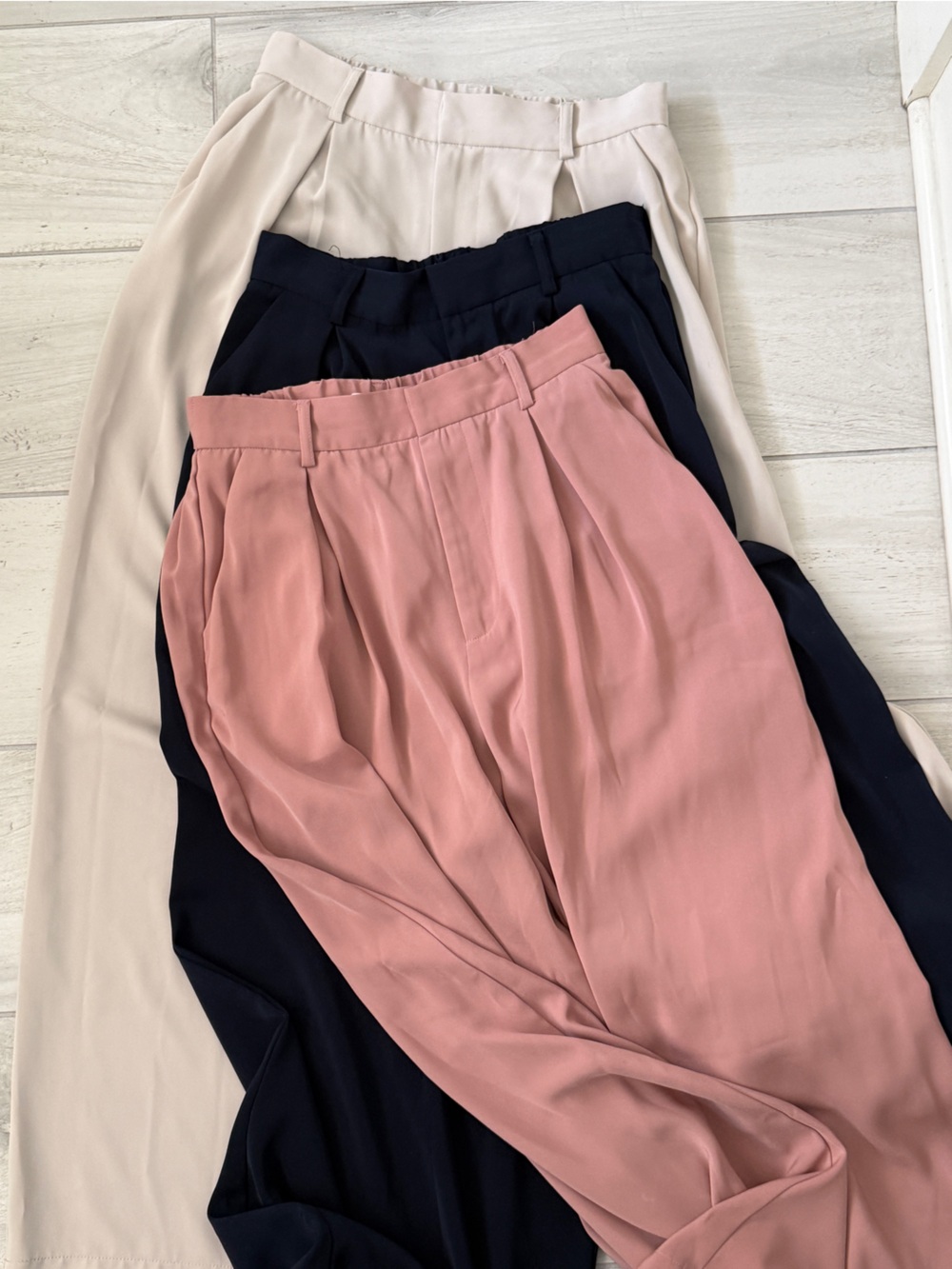 Women's High-Waist Pleated Trousers - Dusty Rose, Navy & Cream